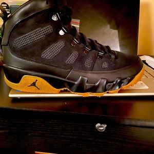 Jordan Mens boots size 9 New in box with tags.